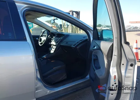 2014 Ford Focus Se z USA, uszkodzony, nr VIN 1FADP3K20EL131633